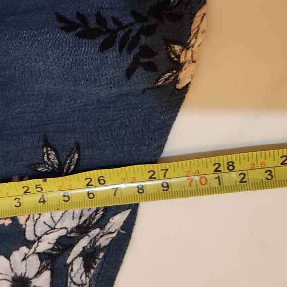 TORRID Size 1 Cute Blue and White Floral Long Sleeves EUC Top - Picture 9 of 13